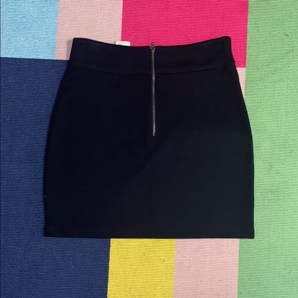 black pencil skirt - Picture 2 of 2